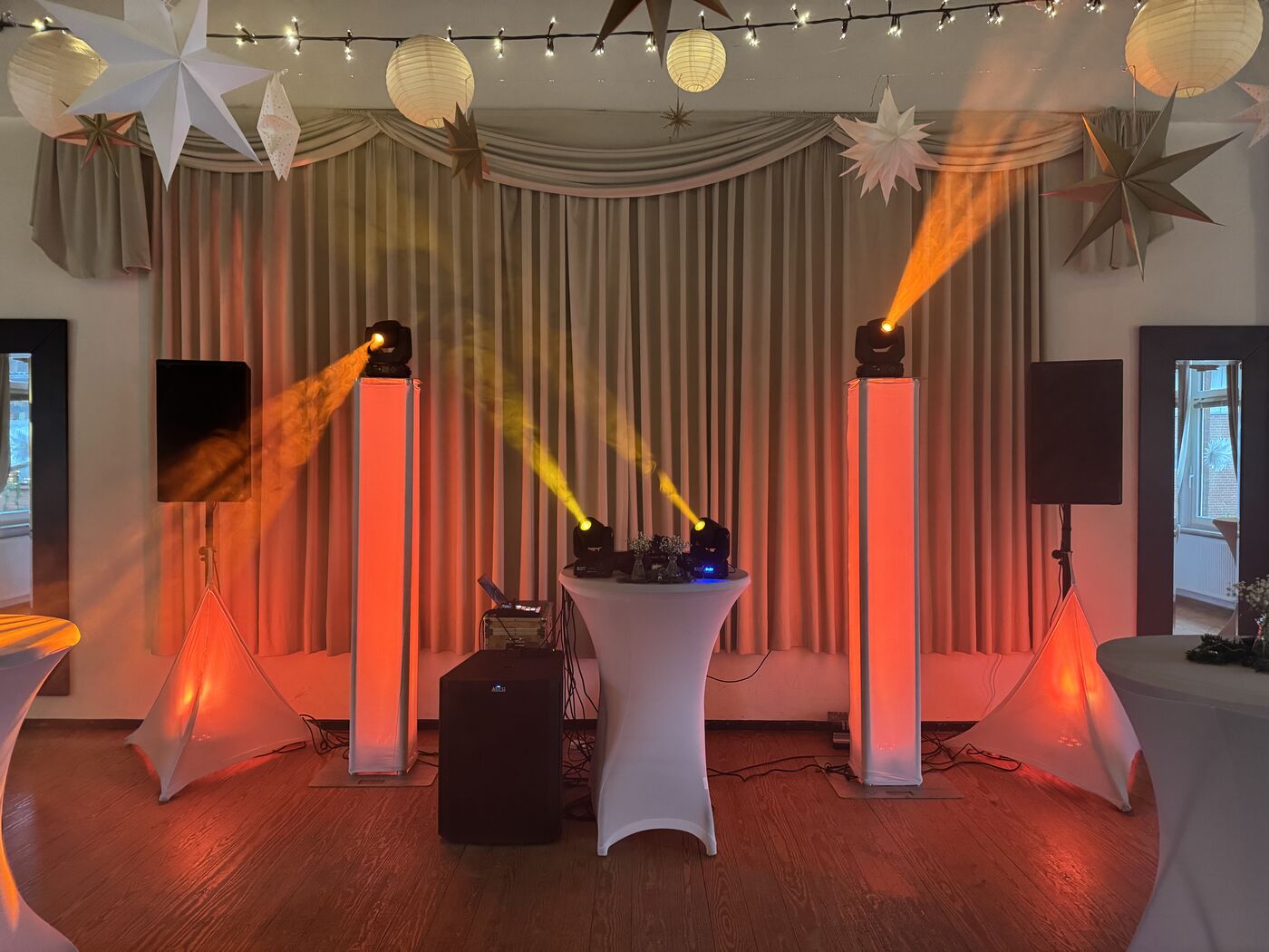 Hochwertige Licht- und Tontechnik bei einer Gala in festlichem Saal